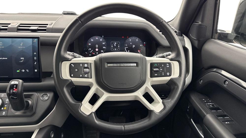 LAND ROVER DEFENDER 110