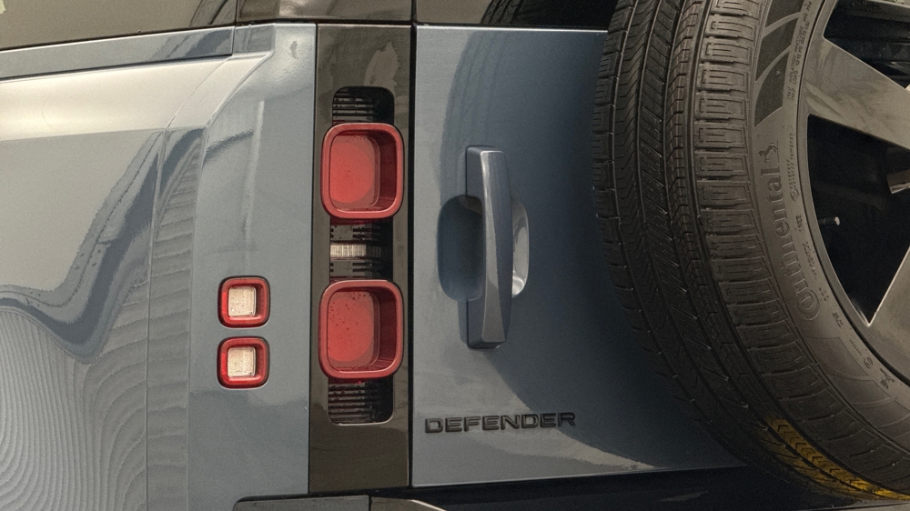 LAND ROVER DEFENDER 110