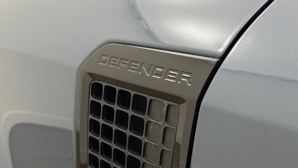 LAND ROVER DEFENDER 110