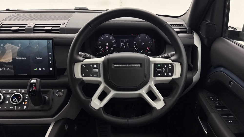 LAND ROVER DEFENDER 110