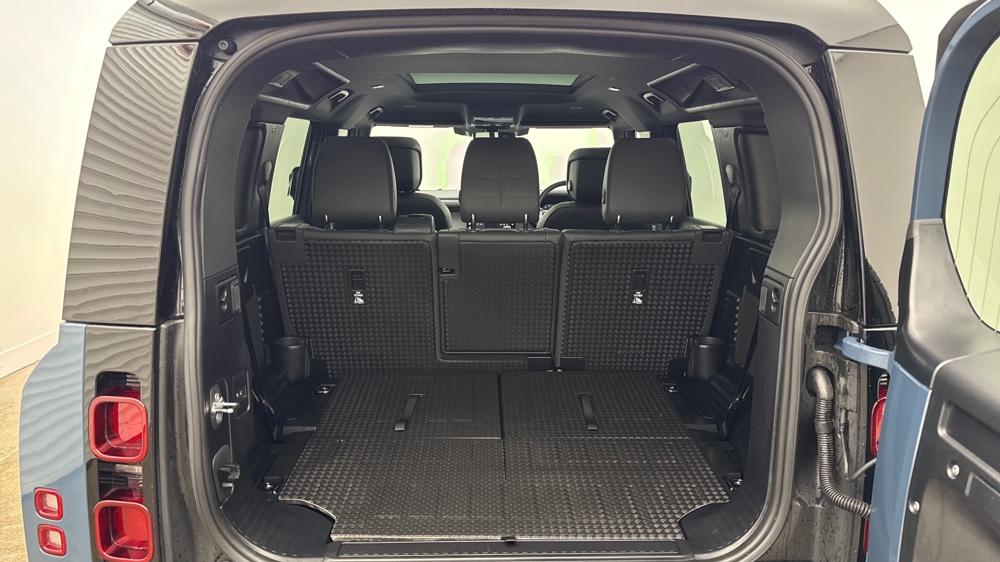 LAND ROVER DEFENDER 110