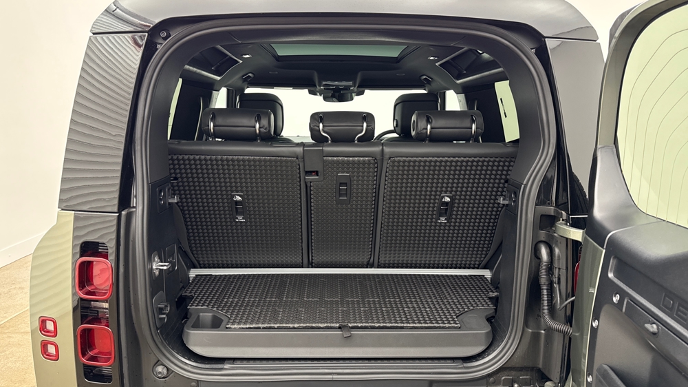 LAND ROVER DEFENDER