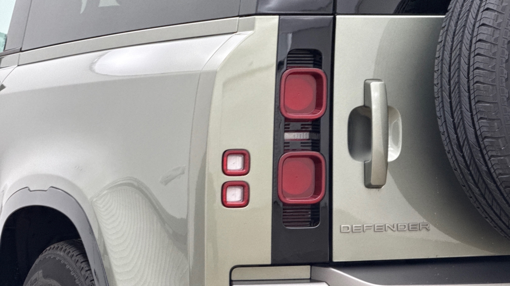 LAND ROVER DEFENDER