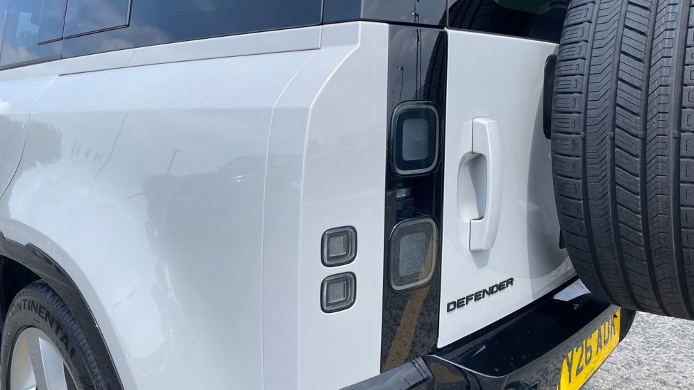 LAND ROVER DEFENDER
