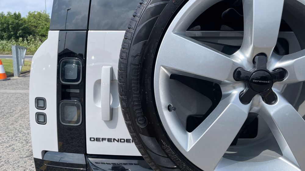 LAND ROVER DEFENDER