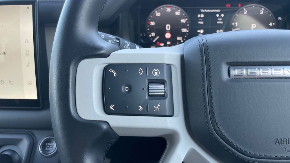 LAND ROVER DEFENDER 110