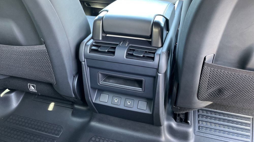 LAND ROVER DEFENDER 110