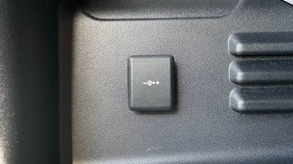 LAND ROVER DEFENDER 110