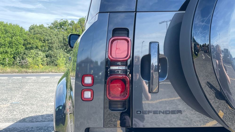 LAND ROVER DEFENDER 110
