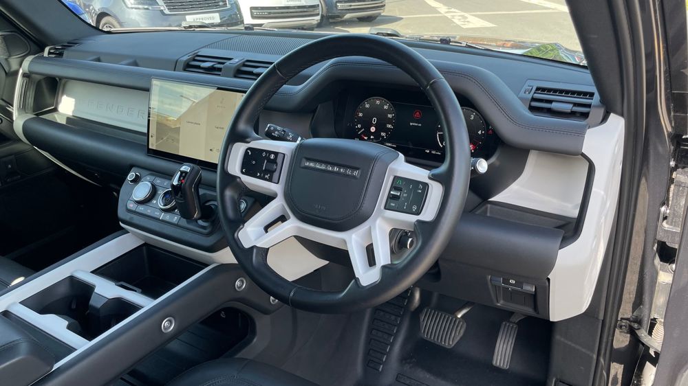 LAND ROVER DEFENDER 110