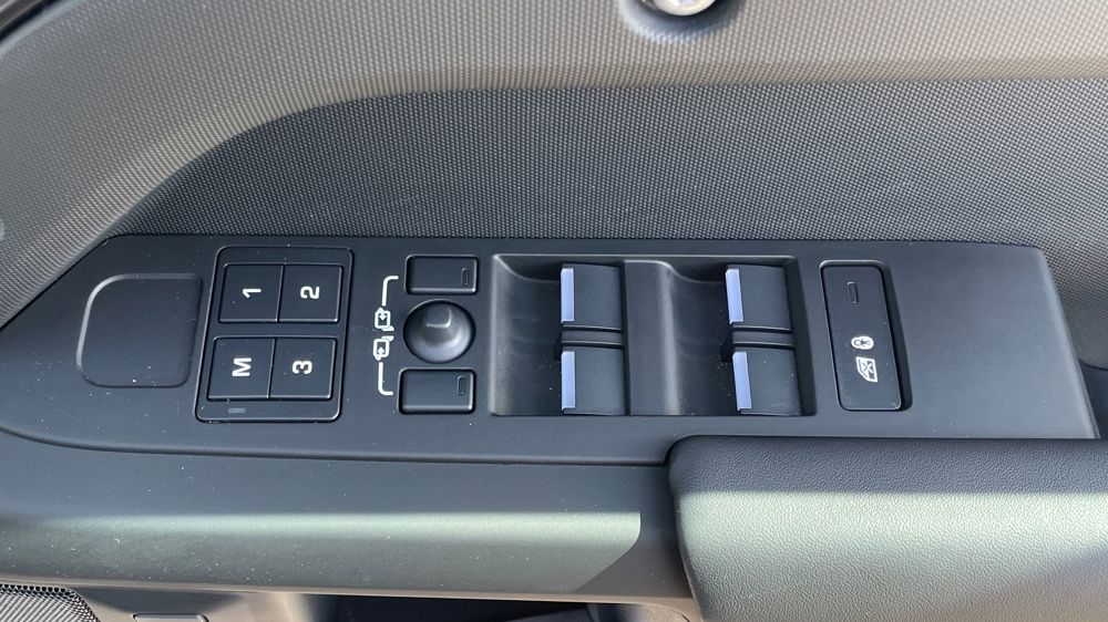 LAND ROVER DEFENDER 110