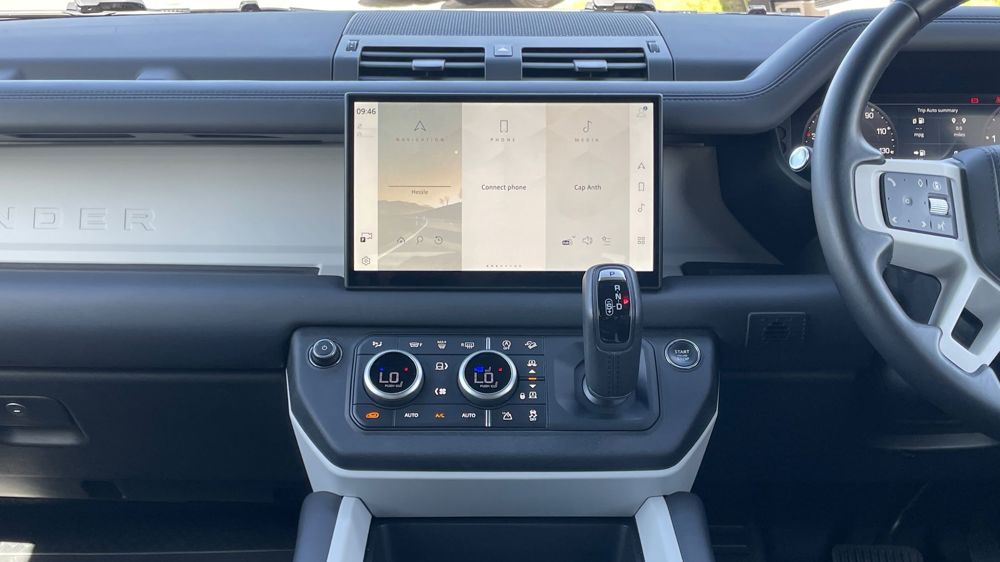LAND ROVER DEFENDER 110