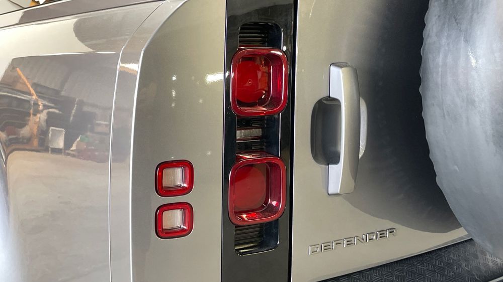 LAND ROVER DEFENDER 130
