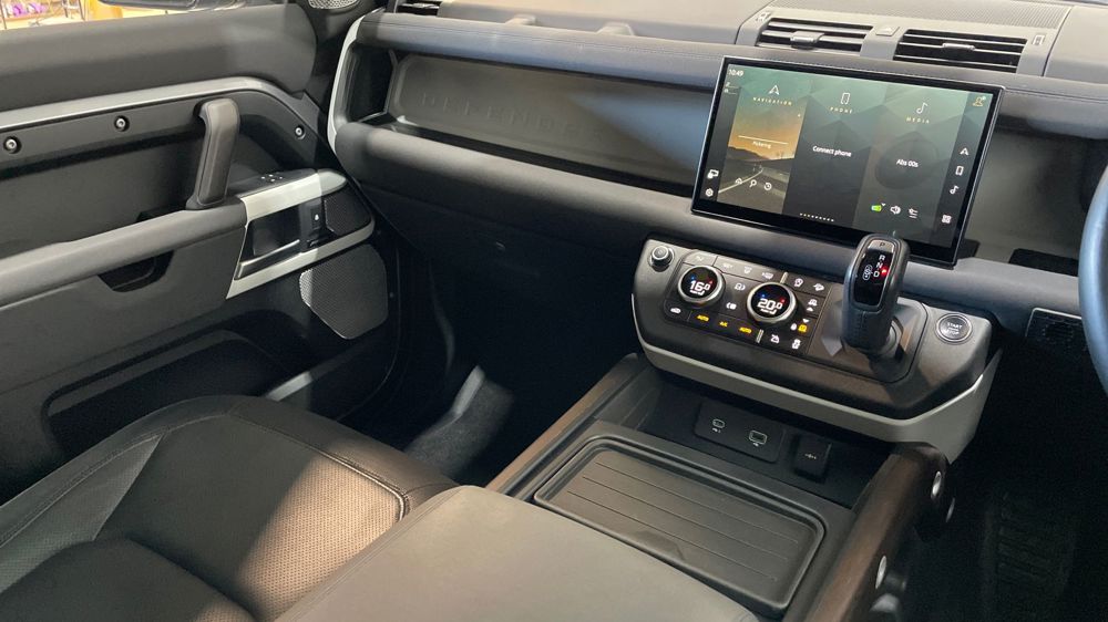 LAND ROVER DEFENDER 130