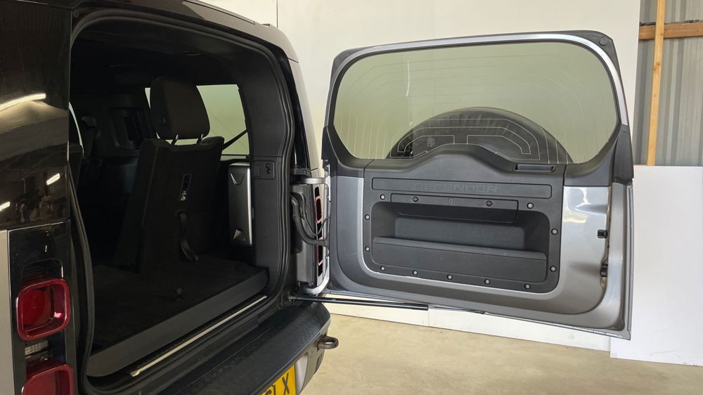 LAND ROVER DEFENDER 130