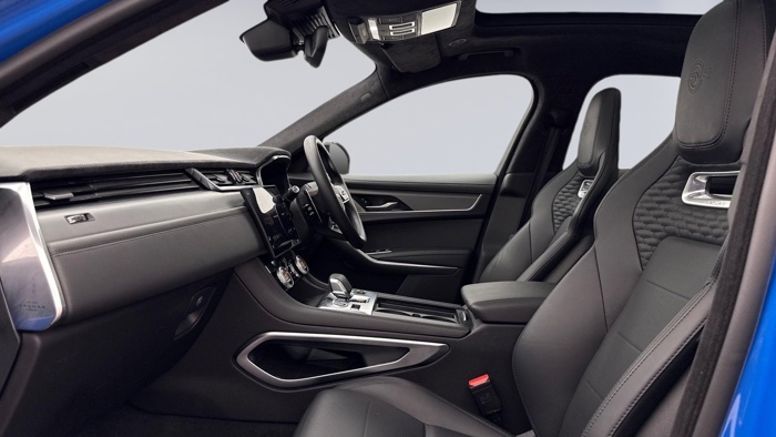 JAGUAR F-PACE P575