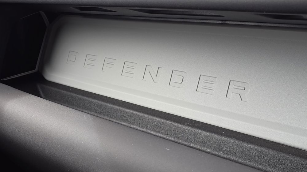 LAND ROVER DEFENDER