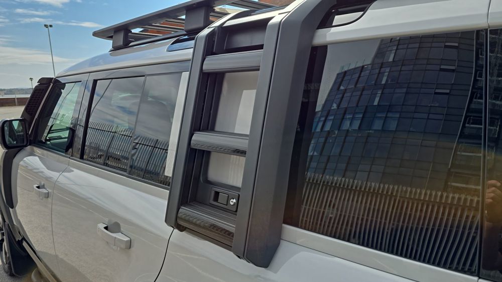 LAND ROVER DEFENDER