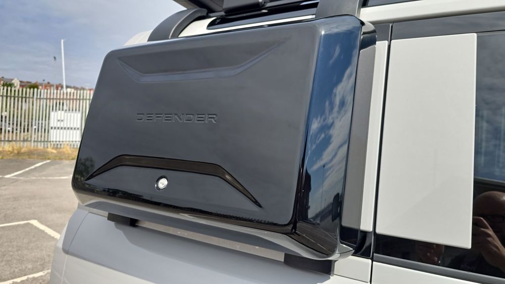 LAND ROVER DEFENDER