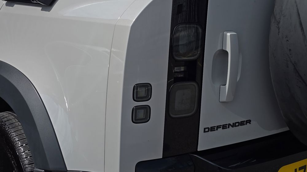 LAND ROVER DEFENDER