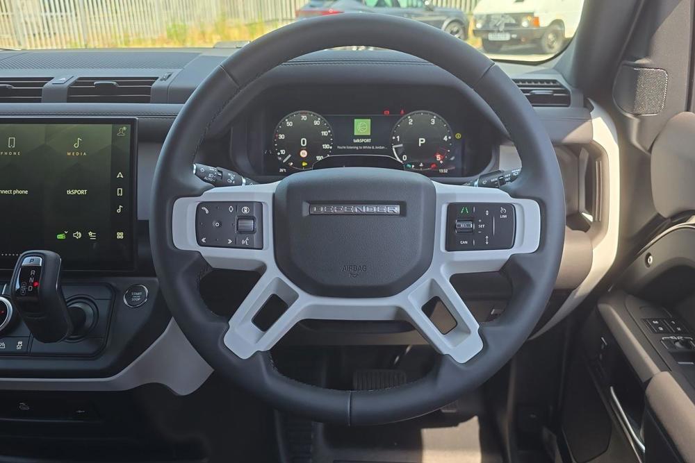 LAND ROVER DEFENDER