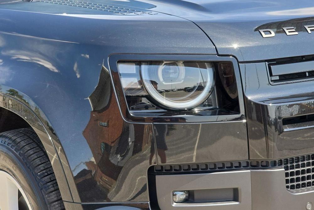 LAND ROVER DEFENDER