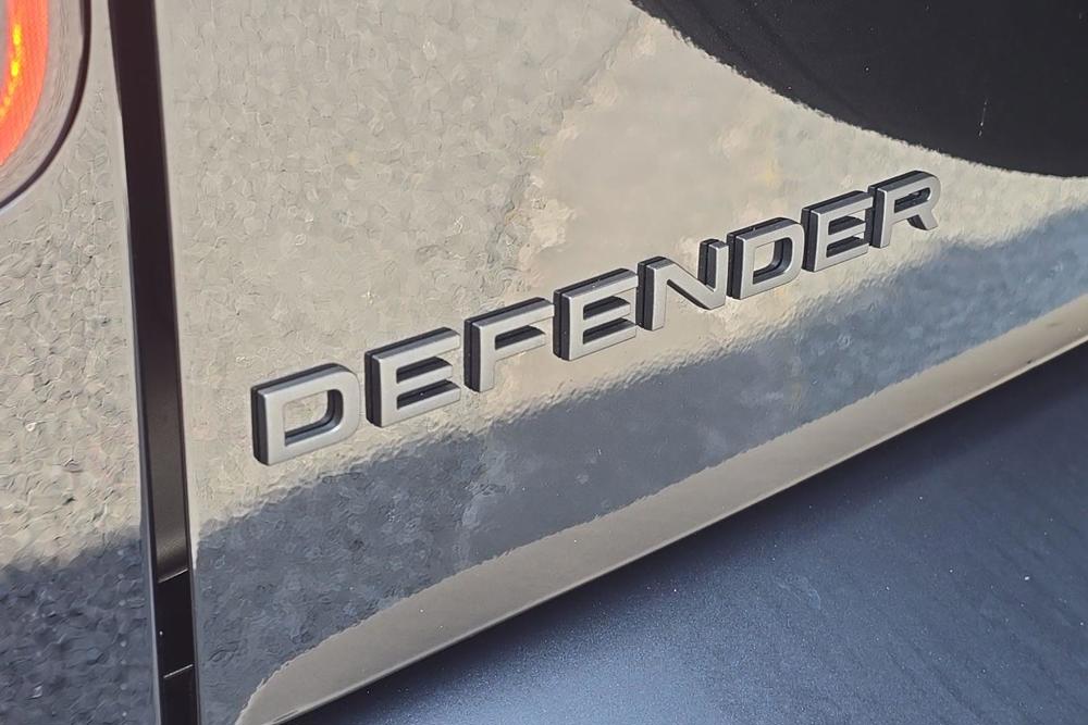 LAND ROVER DEFENDER