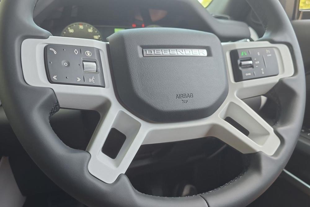 LAND ROVER DEFENDER