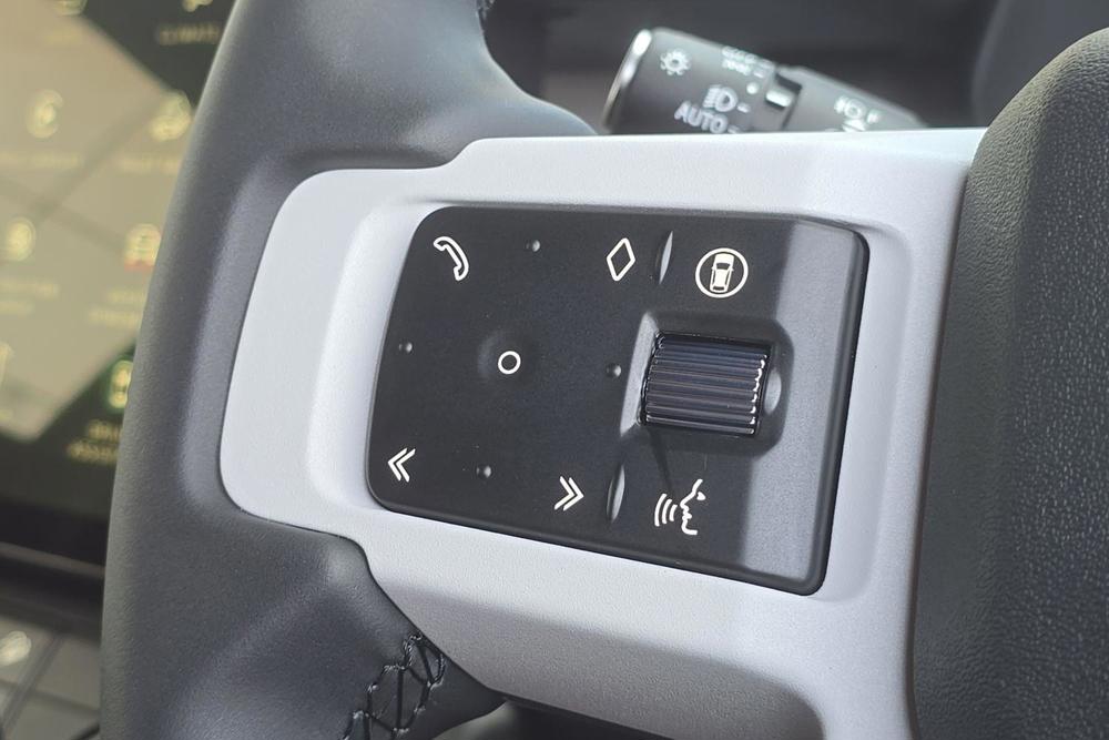 LAND ROVER DEFENDER