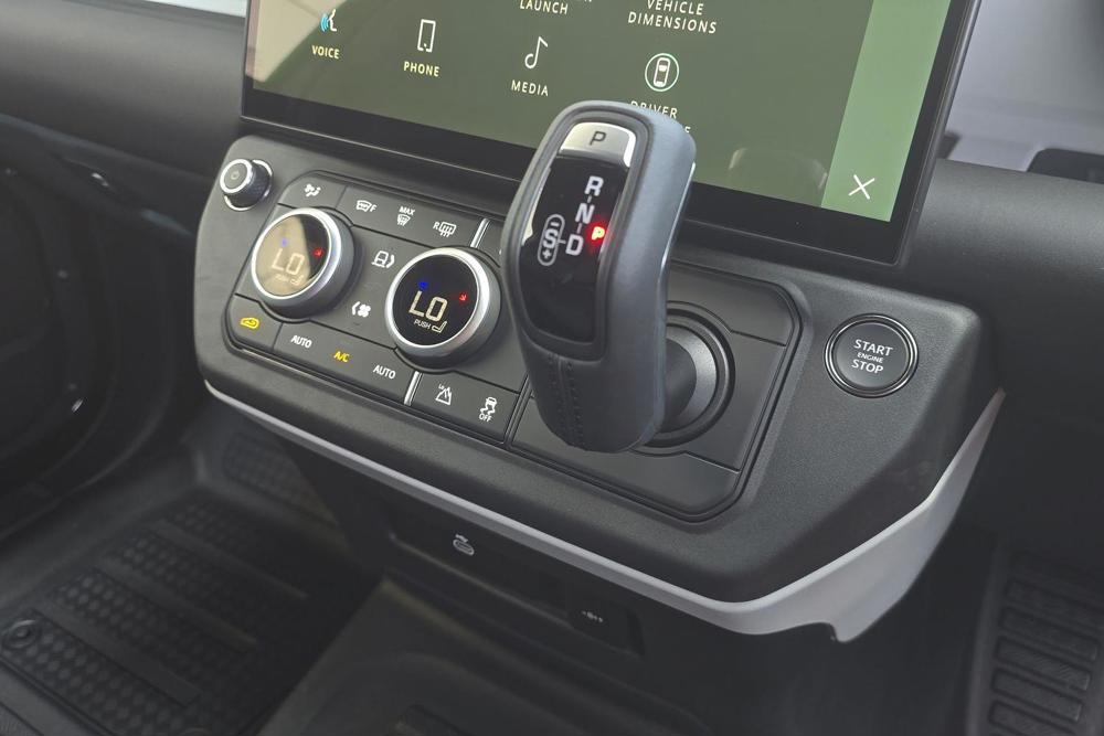 LAND ROVER DEFENDER