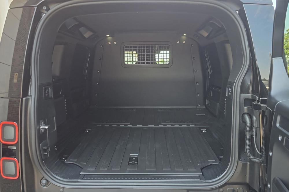 LAND ROVER DEFENDER