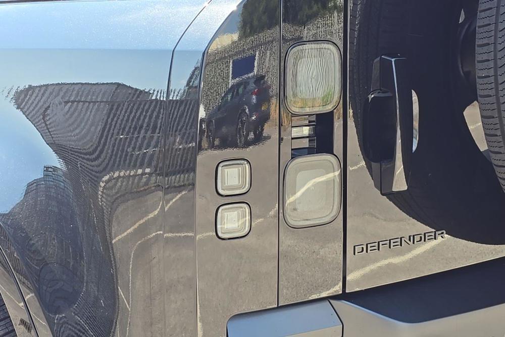 LAND ROVER DEFENDER