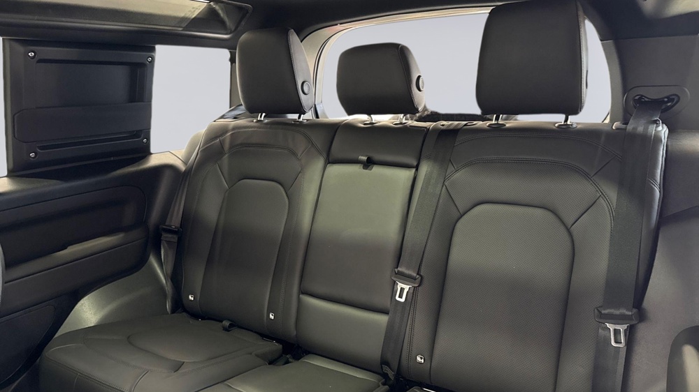 LAND ROVER DEFENDER