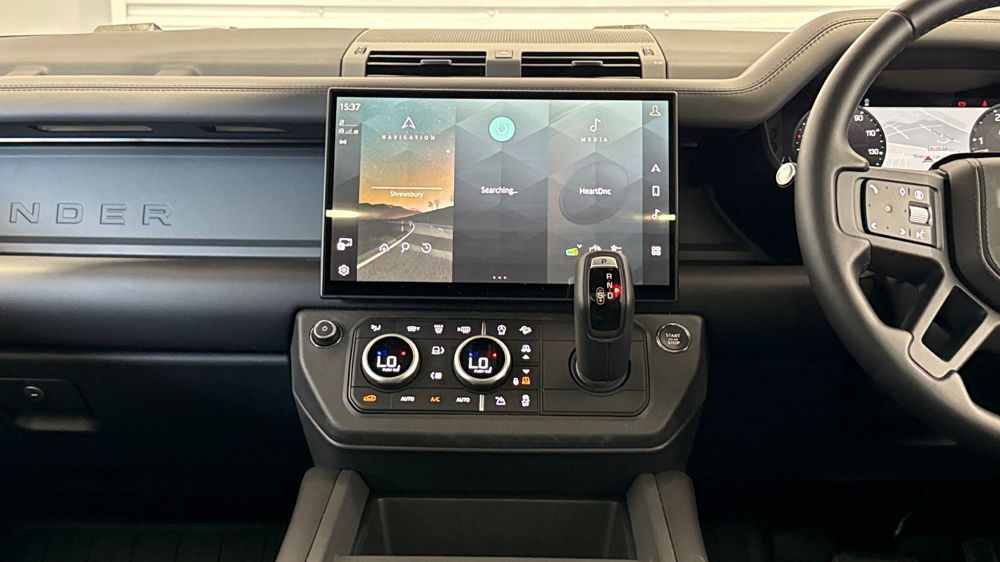 LAND ROVER DEFENDER