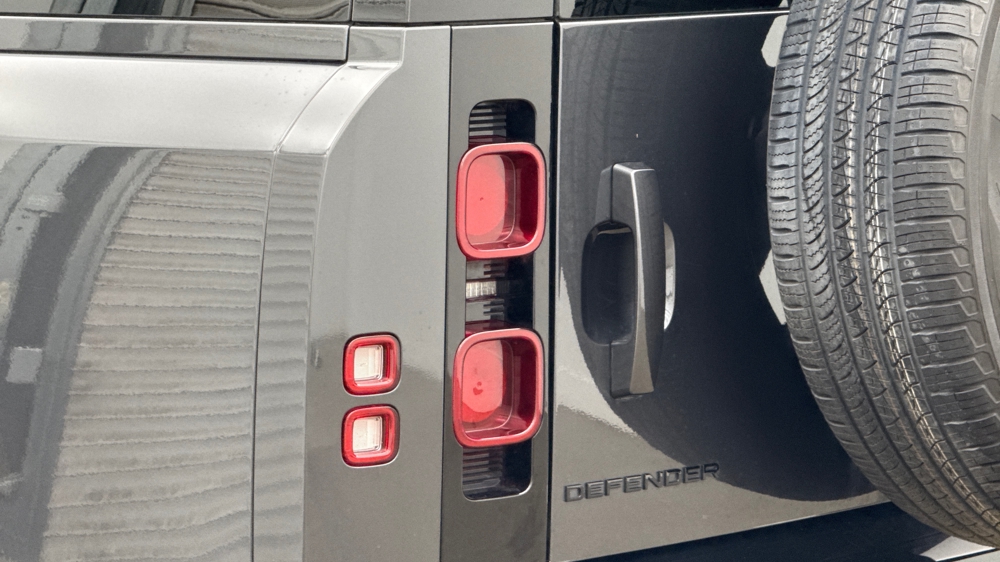 LAND ROVER DEFENDER 130