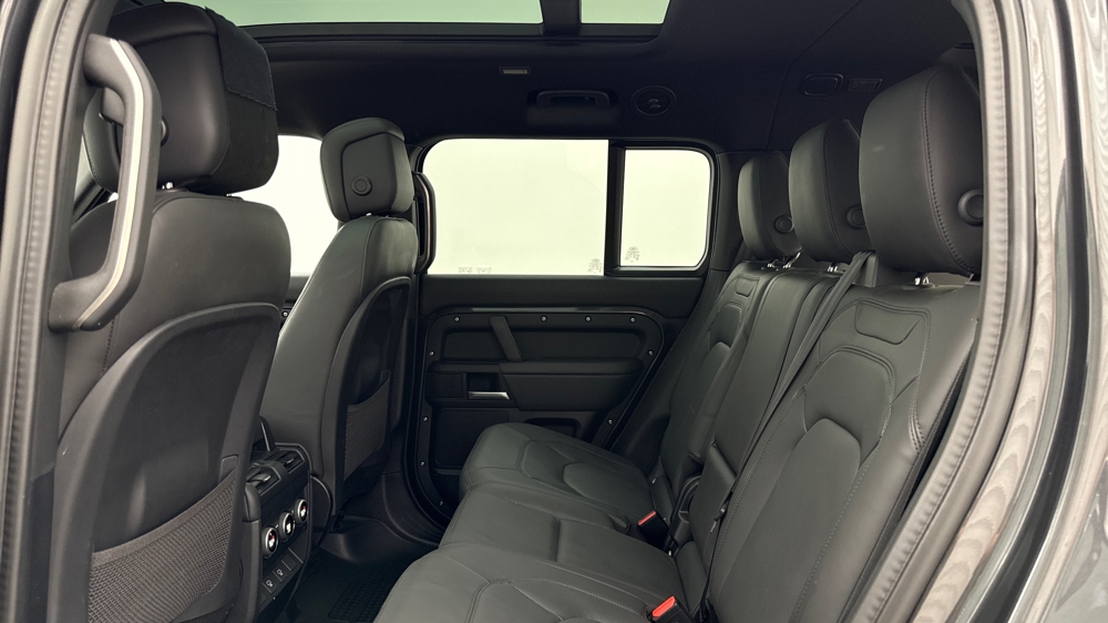 LAND ROVER DEFENDER 130