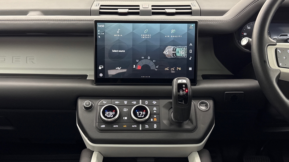 LAND ROVER DEFENDER 130