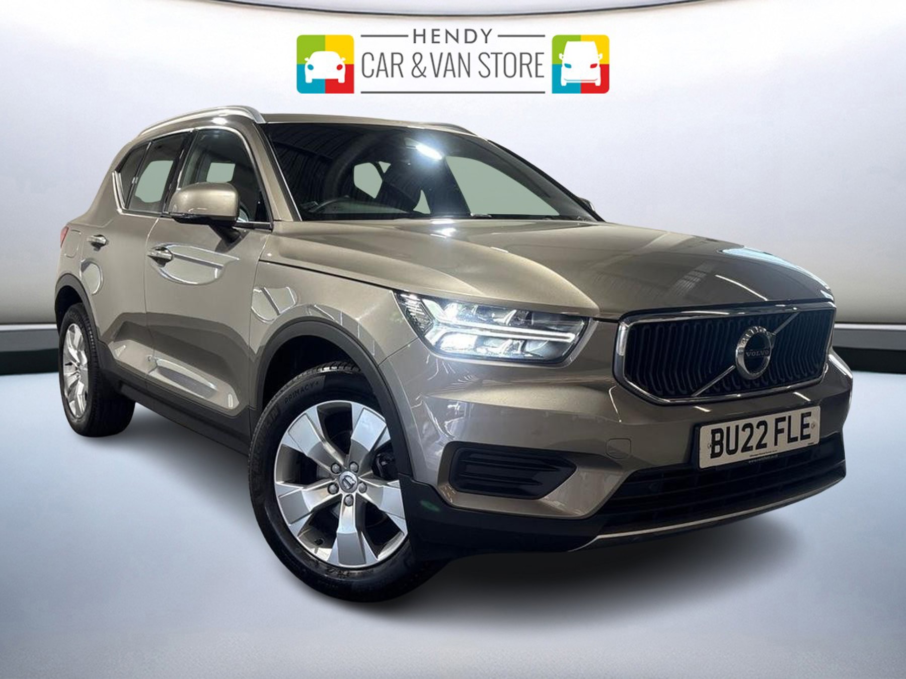 2022 VOLVO XC40