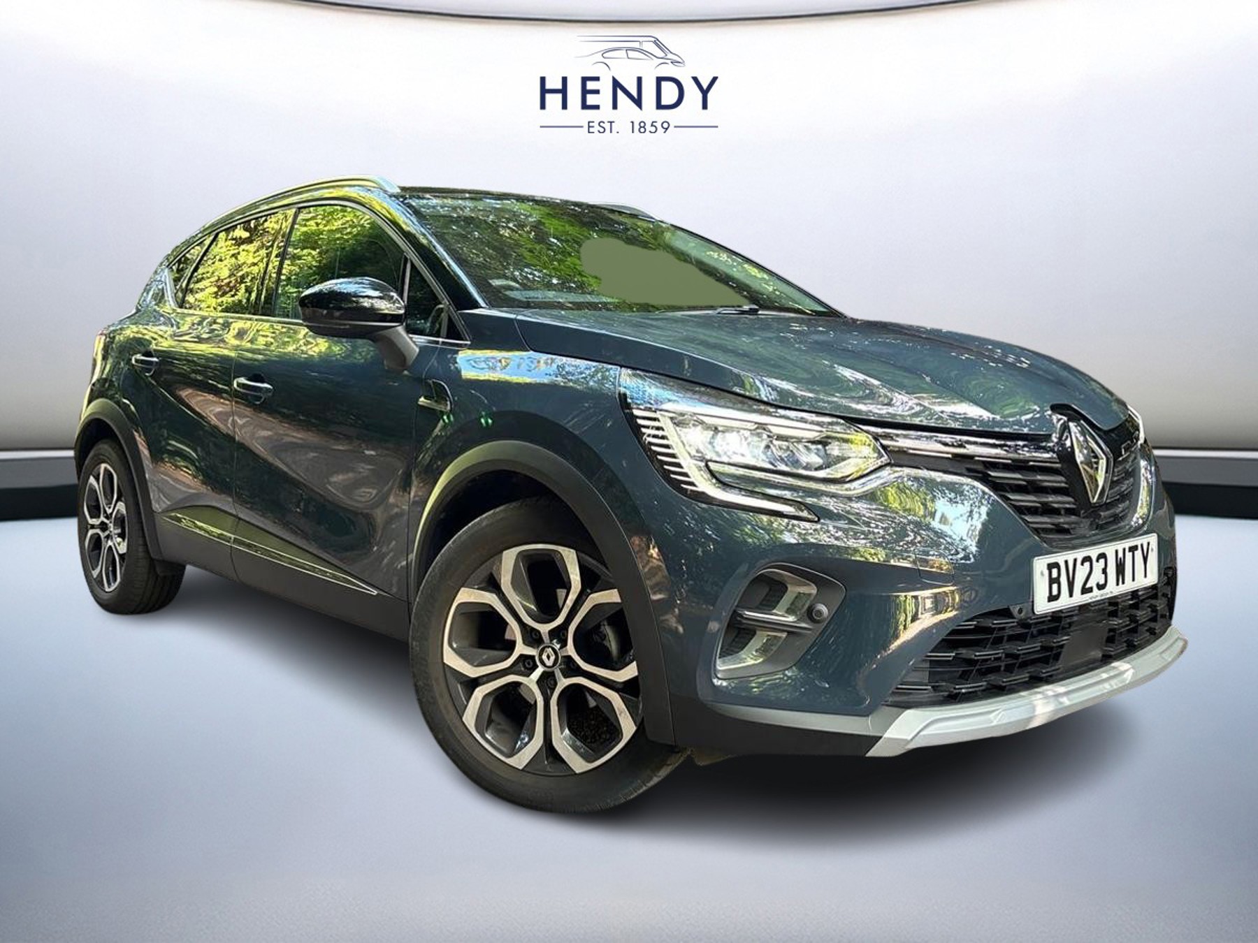 Renault Captur listing photo