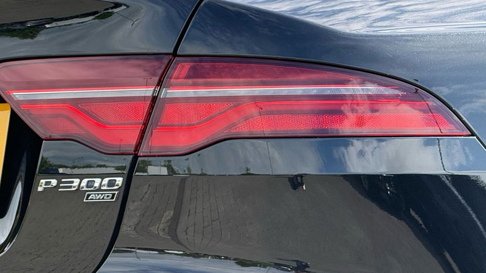 JAGUAR XE