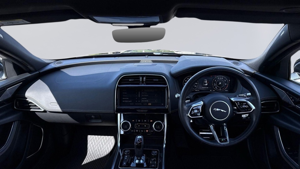 JAGUAR XE