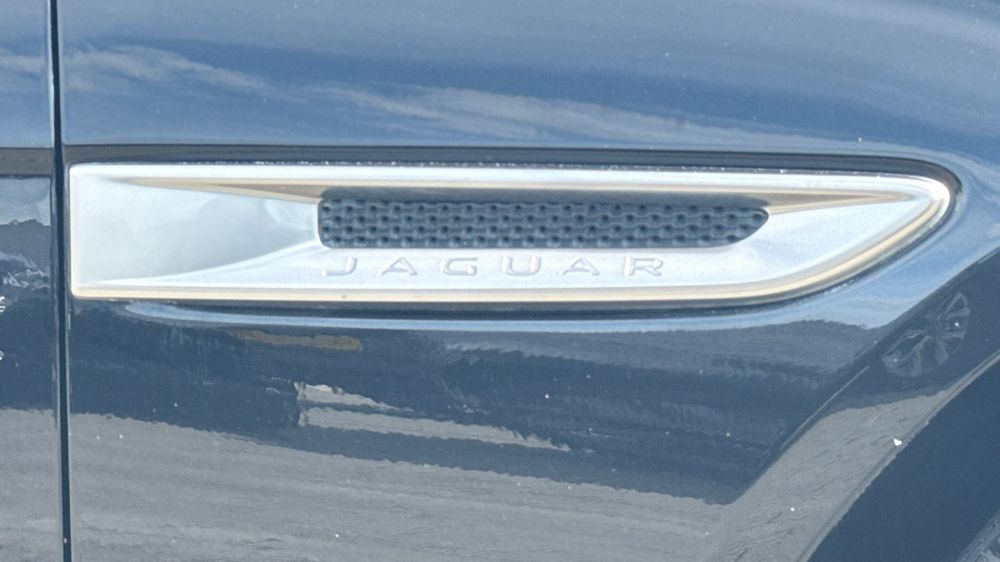 JAGUAR XE