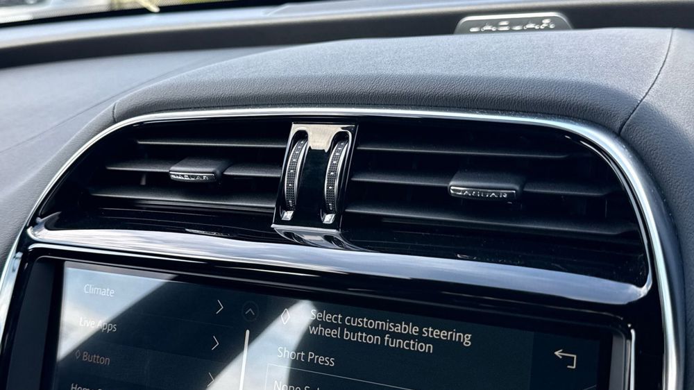 JAGUAR XE