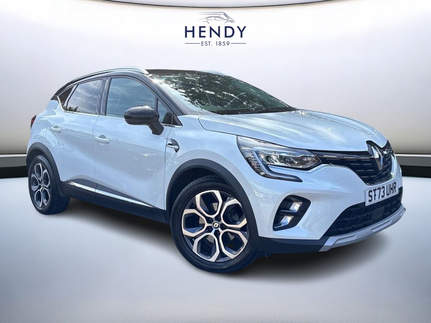 Renault Captur listing photo