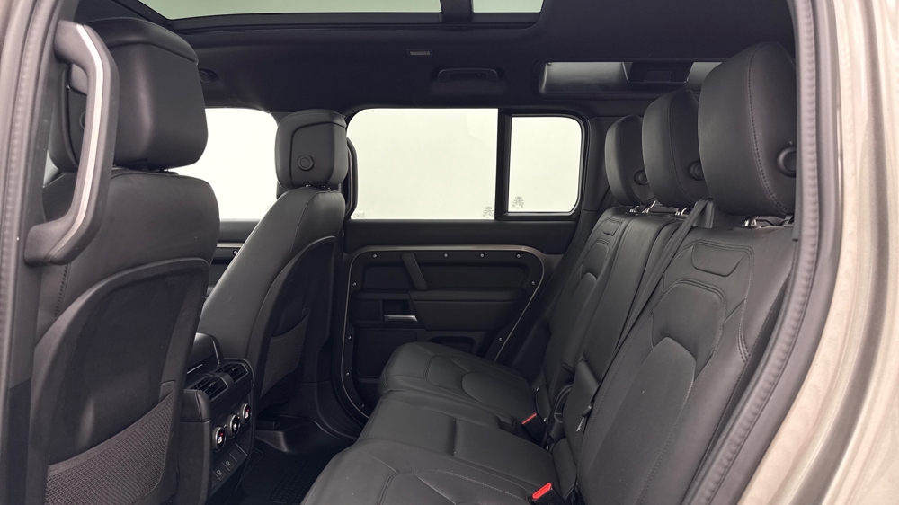 LAND ROVER DEFENDER 110