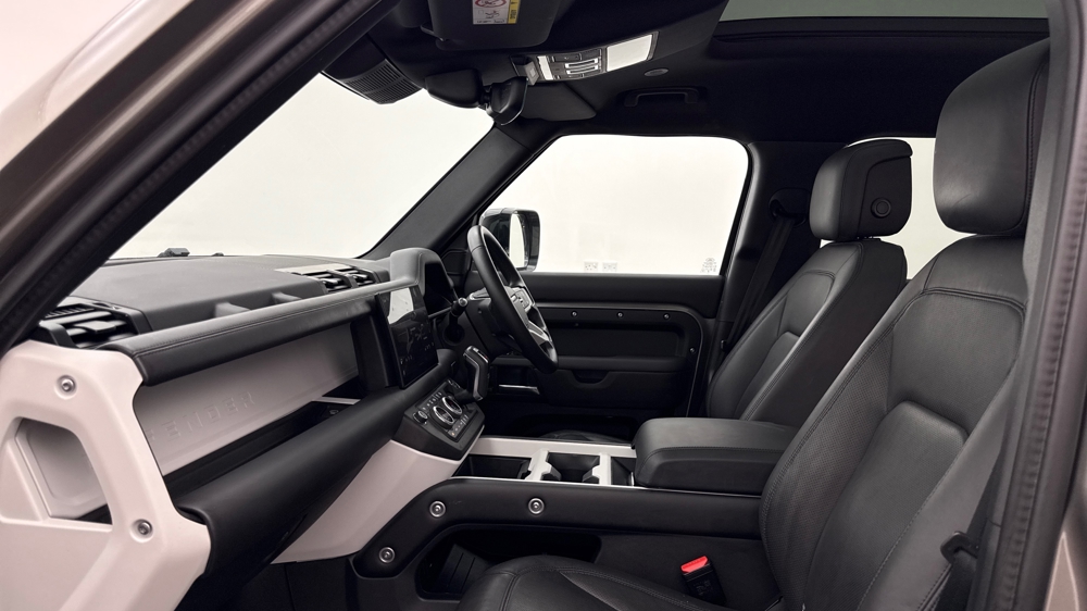 LAND ROVER DEFENDER 110