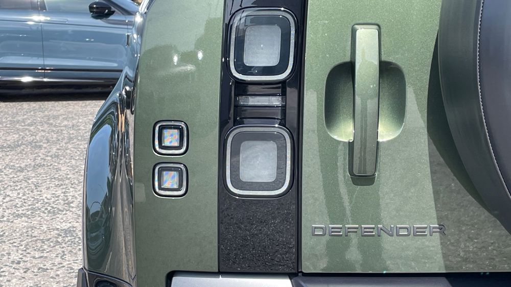 LAND ROVER DEFENDER