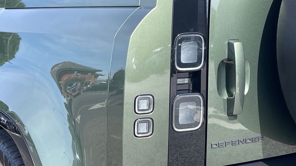 LAND ROVER DEFENDER