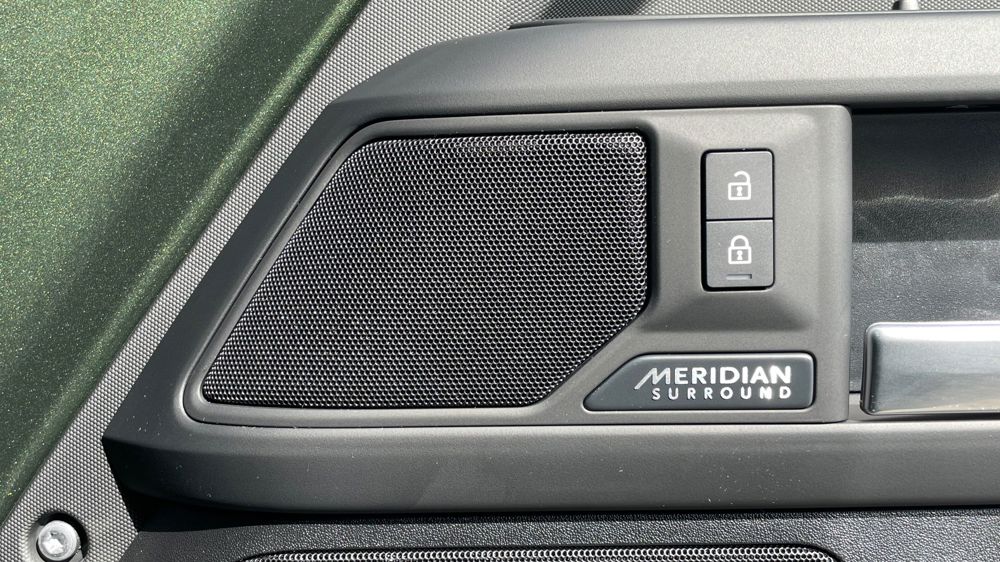 LAND ROVER DEFENDER