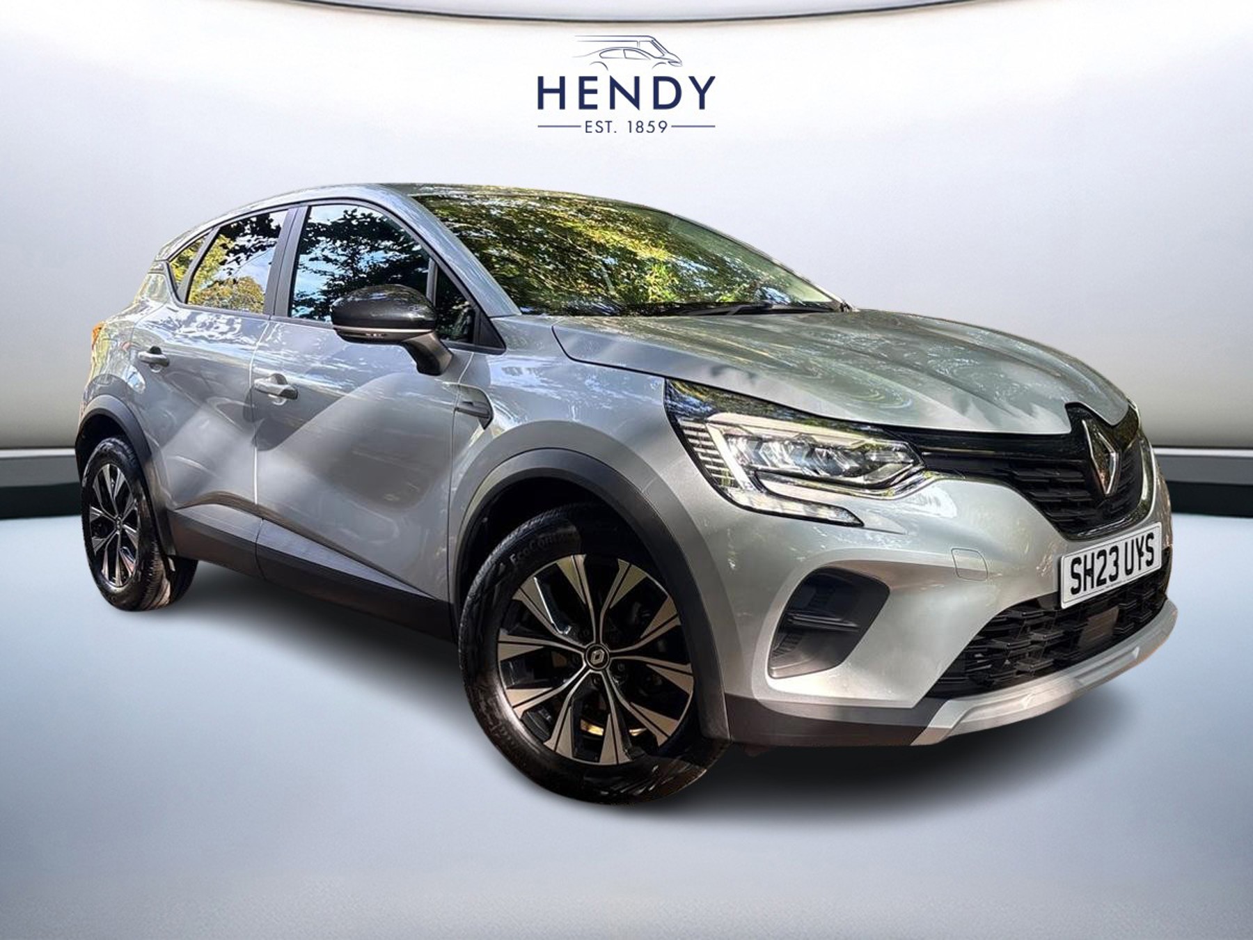 Renault Captur listing photo